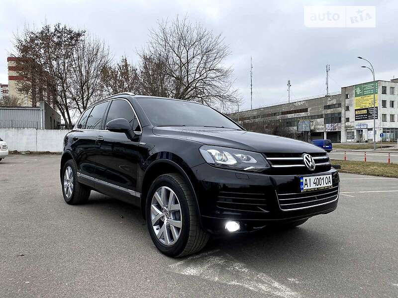 Позашляховик / Кросовер Volkswagen Touareg 2014 в Києві