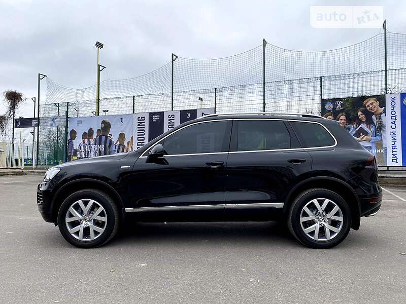 Позашляховик / Кросовер Volkswagen Touareg 2014 в Києві