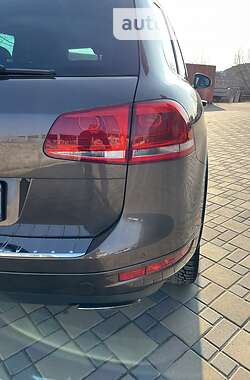 Позашляховик / Кросовер Volkswagen Touareg 2012 в 