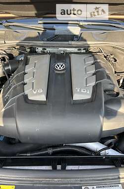 Позашляховик / Кросовер Volkswagen Touareg 2012 в 