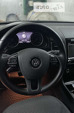 Внедорожник / Кроссовер Volkswagen Touareg 2013 в Лубнах