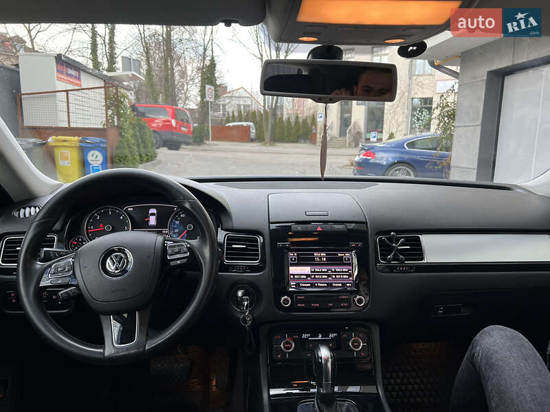 Внедорожник / Кроссовер Volkswagen Touareg 2013 в Львове