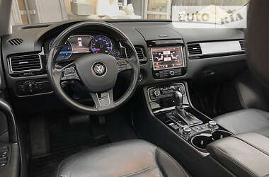 Внедорожник / Кроссовер Volkswagen Touareg 2011 в 