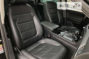 Внедорожник / Кроссовер Volkswagen Touareg 2011 в 