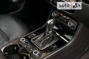 Внедорожник / Кроссовер Volkswagen Touareg 2011 в 