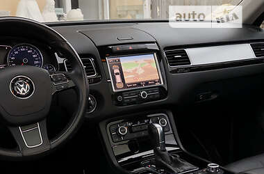 Внедорожник / Кроссовер Volkswagen Touareg 2011 в 
