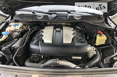 Внедорожник / Кроссовер Volkswagen Touareg 2011 в 