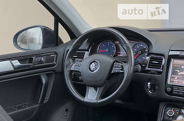 Внедорожник / Кроссовер Volkswagen Touareg 2011 в 