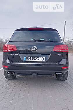 Позашляховик / Кросовер Volkswagen Touareg 2014 в Сумах