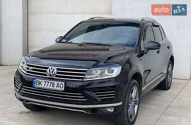 Внедорожник / Кроссовер Volkswagen Touareg 2016 в Сарнах