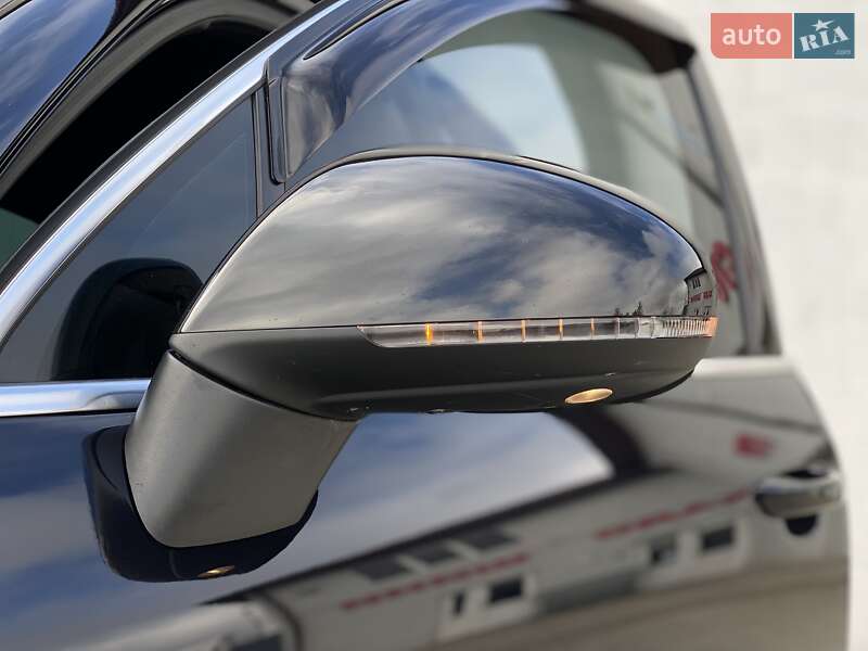 Внедорожник / Кроссовер Volkswagen Touareg 2016 в Сарнах
