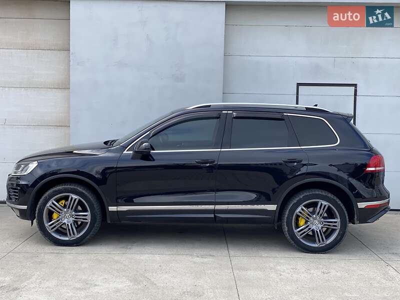 Внедорожник / Кроссовер Volkswagen Touareg 2016 в Сарнах