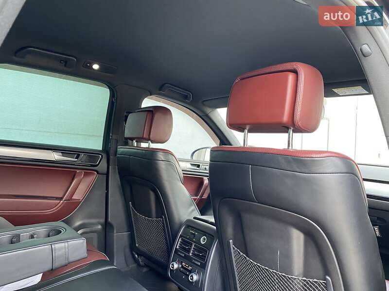 Внедорожник / Кроссовер Volkswagen Touareg 2016 в Сарнах