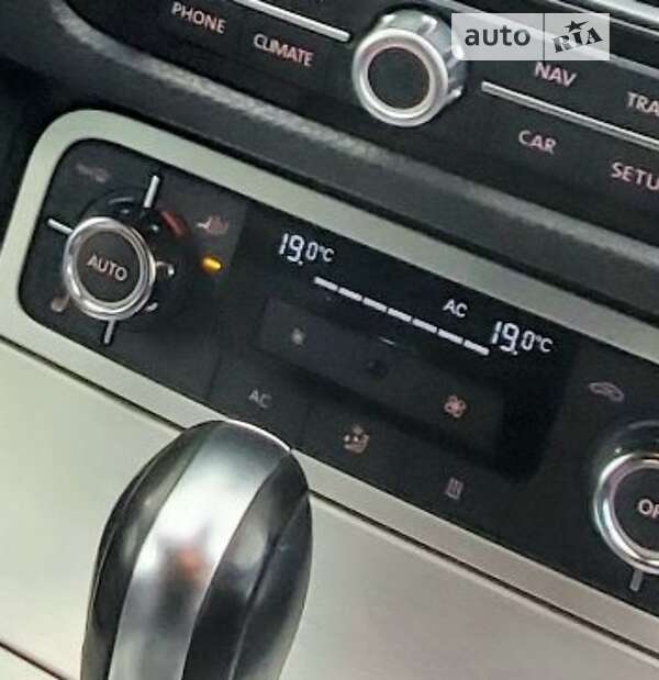 Внедорожник / Кроссовер Volkswagen Touareg 2010 в Запорожье