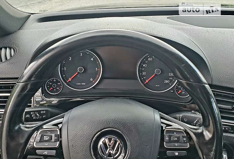Внедорожник / Кроссовер Volkswagen Touareg 2010 в Запорожье