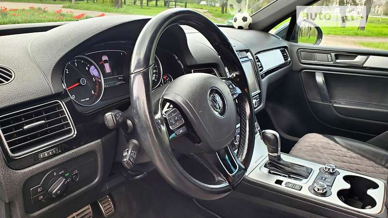 Внедорожник / Кроссовер Volkswagen Touareg 2010 в Запорожье