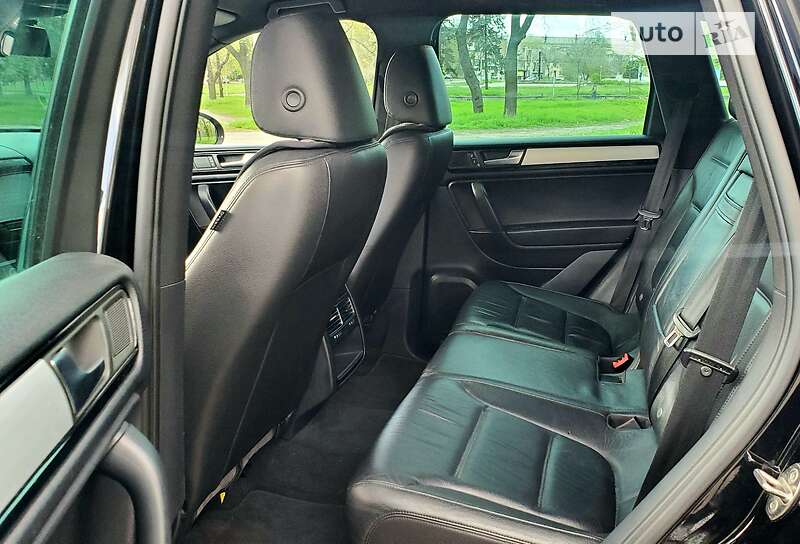 Внедорожник / Кроссовер Volkswagen Touareg 2010 в Запорожье