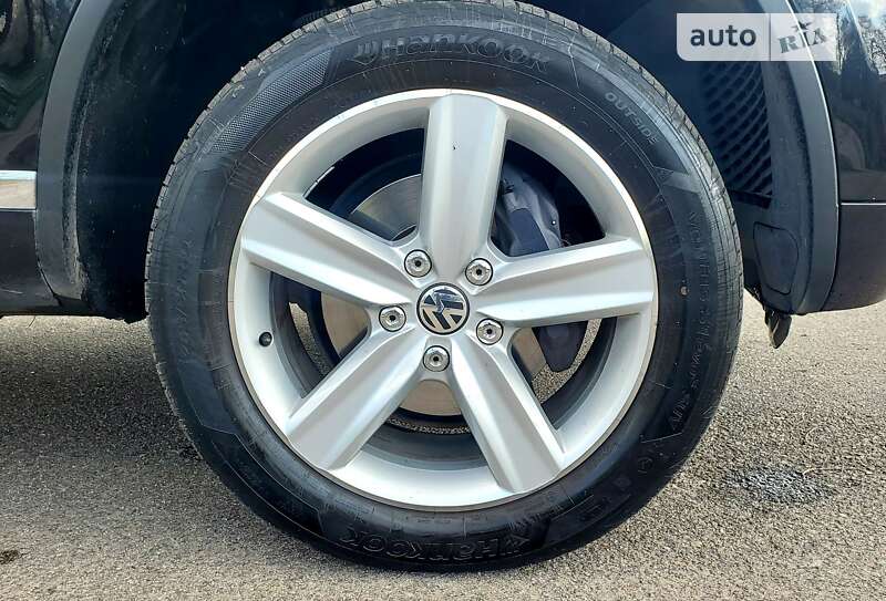 Внедорожник / Кроссовер Volkswagen Touareg 2010 в Запорожье