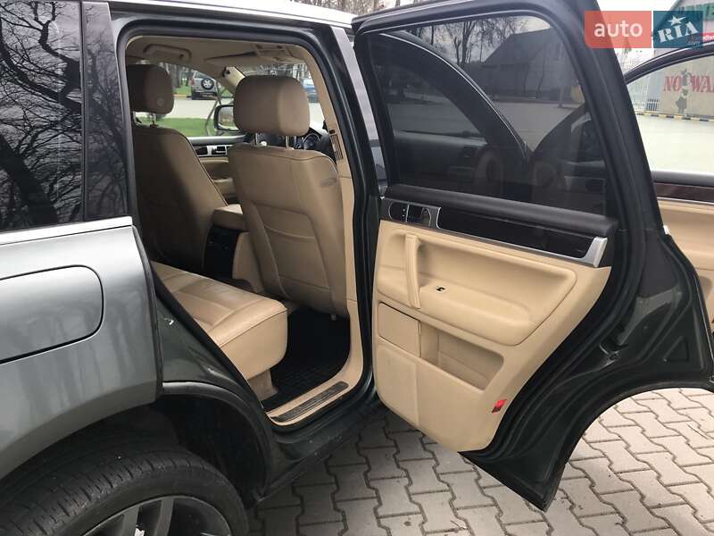 Внедорожник / Кроссовер Volkswagen Touareg 2003 в Александрие