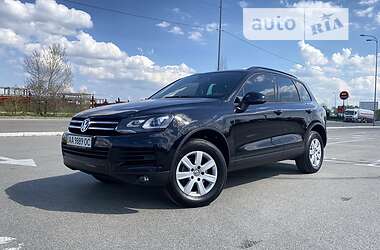 Внедорожник / Кроссовер Volkswagen Touareg 2014 в Киеве