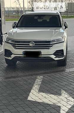Позашляховик / Кросовер Volkswagen Touareg 2018 в Харкові