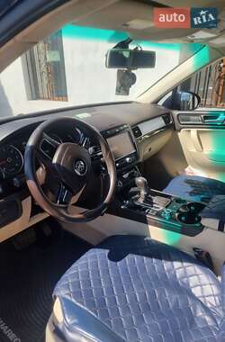 Внедорожник / Кроссовер Volkswagen Touareg 2011 в 