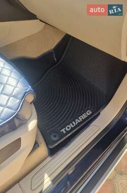 Внедорожник / Кроссовер Volkswagen Touareg 2011 в 