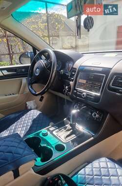 Внедорожник / Кроссовер Volkswagen Touareg 2011 в 