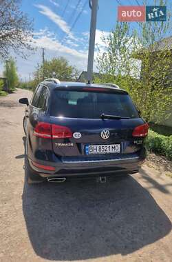 Внедорожник / Кроссовер Volkswagen Touareg 2011 в 