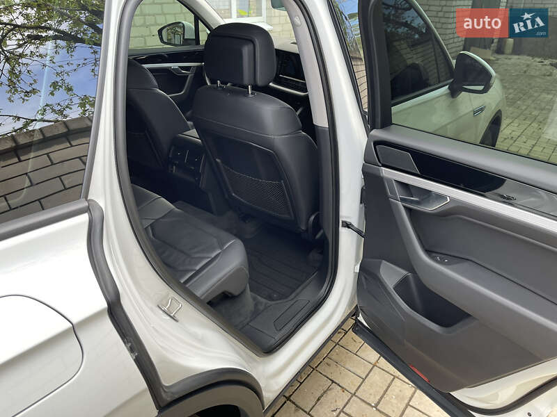 Внедорожник / Кроссовер Volkswagen Touareg 2020 в Харькове