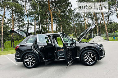 Позашляховик / Кросовер Volkswagen Touareg 2023 в 