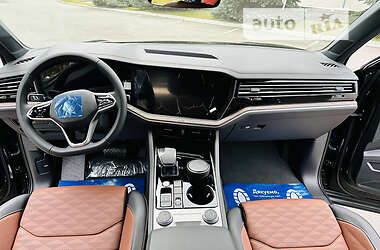 Позашляховик / Кросовер Volkswagen Touareg 2023 в 