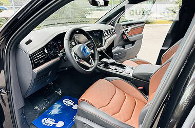 Позашляховик / Кросовер Volkswagen Touareg 2023 в 