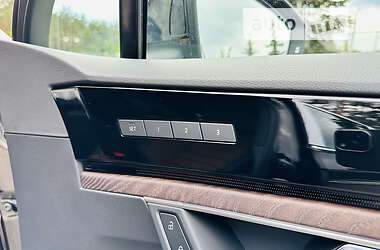 Позашляховик / Кросовер Volkswagen Touareg 2023 в 