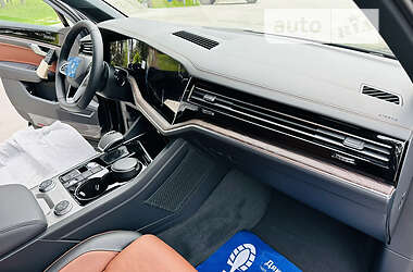 Позашляховик / Кросовер Volkswagen Touareg 2023 в 