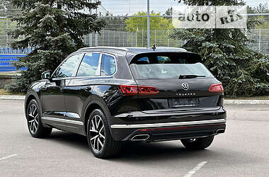 Позашляховик / Кросовер Volkswagen Touareg 2023 в 