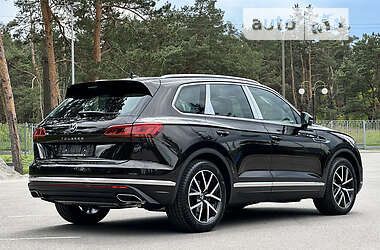 Позашляховик / Кросовер Volkswagen Touareg 2023 в 