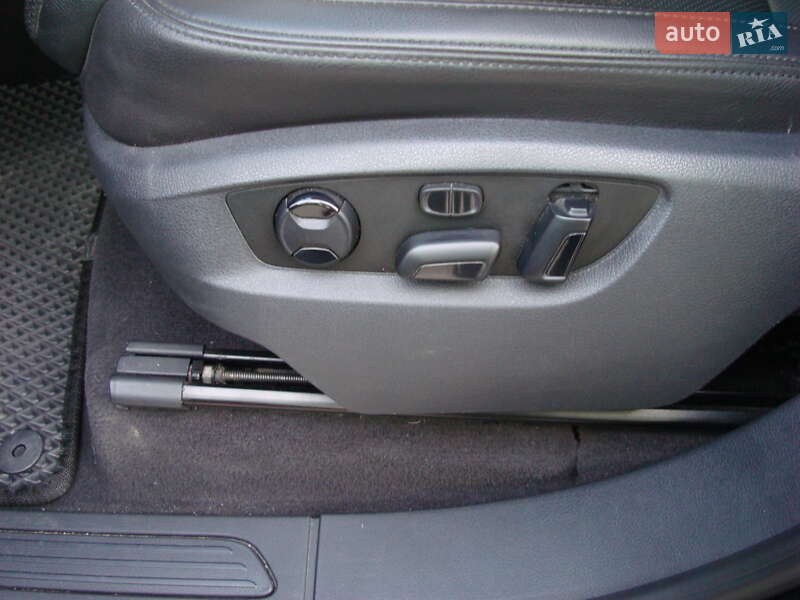 Внедорожник / Кроссовер Volkswagen Touareg 2015 в Шепетовке