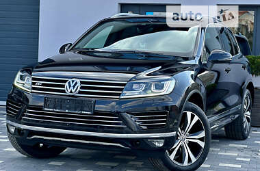 Позашляховик / Кросовер Volkswagen Touareg 2016 в 