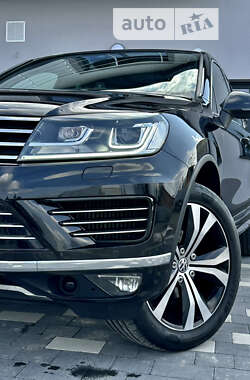 Позашляховик / Кросовер Volkswagen Touareg 2016 в 