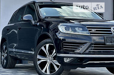 Позашляховик / Кросовер Volkswagen Touareg 2016 в 