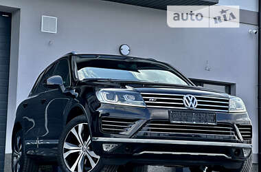 Позашляховик / Кросовер Volkswagen Touareg 2016 в 