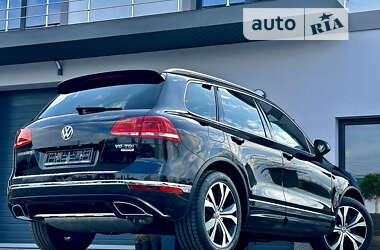 Позашляховик / Кросовер Volkswagen Touareg 2016 в 