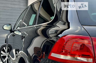 Позашляховик / Кросовер Volkswagen Touareg 2016 в 