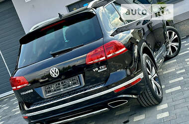 Позашляховик / Кросовер Volkswagen Touareg 2016 в 