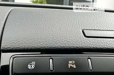 Позашляховик / Кросовер Volkswagen Touareg 2016 в 