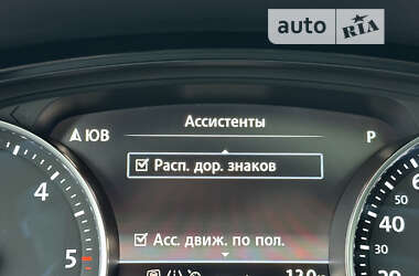 Позашляховик / Кросовер Volkswagen Touareg 2016 в 