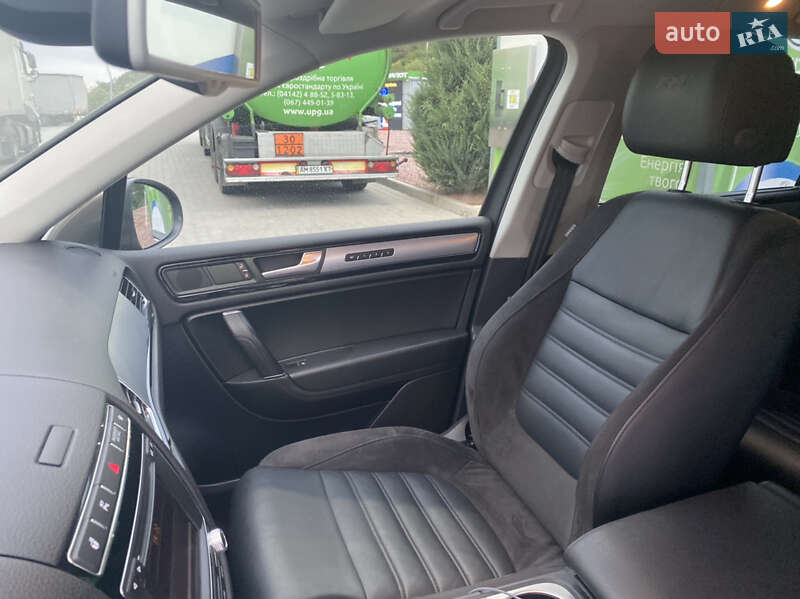 Позашляховик / Кросовер Volkswagen Touareg 2013 в Мукачевому