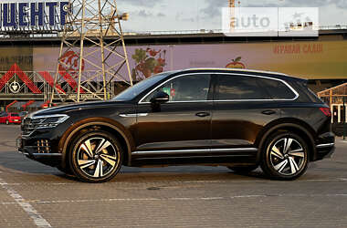 Внедорожник / Кроссовер Volkswagen Touareg 2020 в 