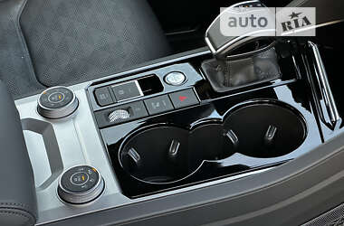 Внедорожник / Кроссовер Volkswagen Touareg 2020 в 